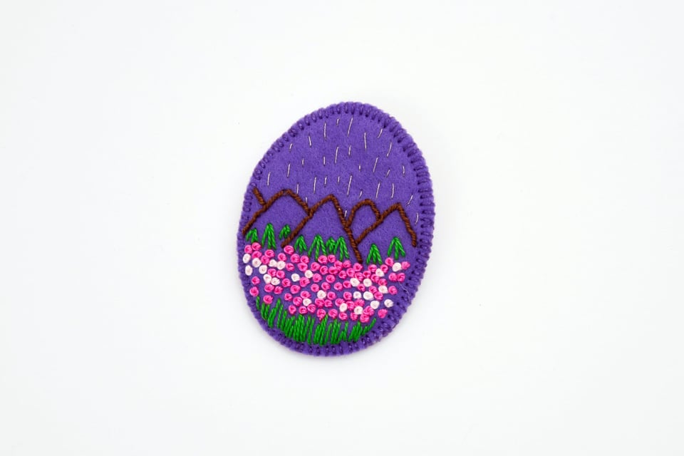 Purple Sky Mountains Broche