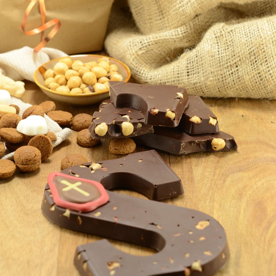 Chocoladeletter Met Hazelnoot A - Puur - 200 Gram - Ambachtelijk Handgemaakt